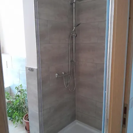 1 Zi, Mit Kueche Und Bad Apartman